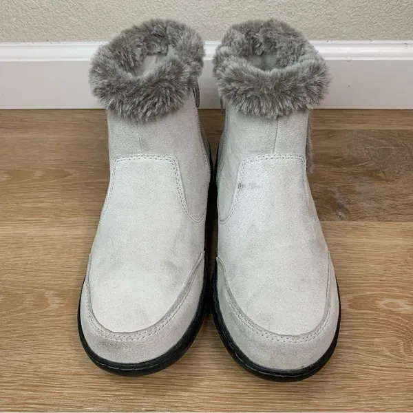 Khombu Iris Plush Faux Fur Gray Suede Winter Ankle Boots, Size 8 - Image 7