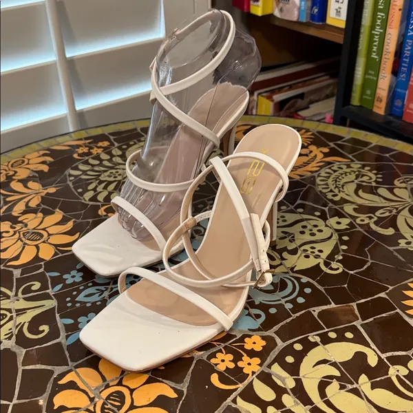 X2B White Strappy Stiletto Sandals Sz: 8 - Image 2