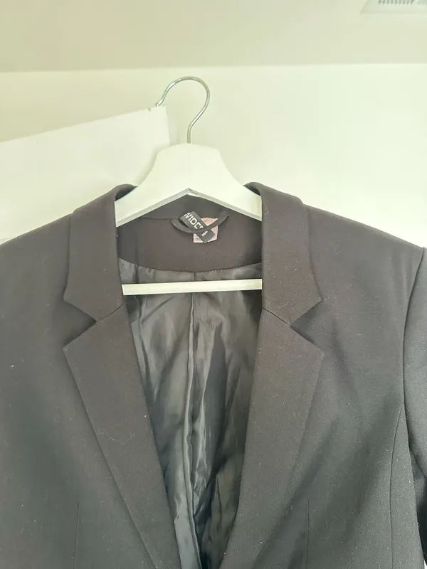 H&M Black Blazer - Image 2