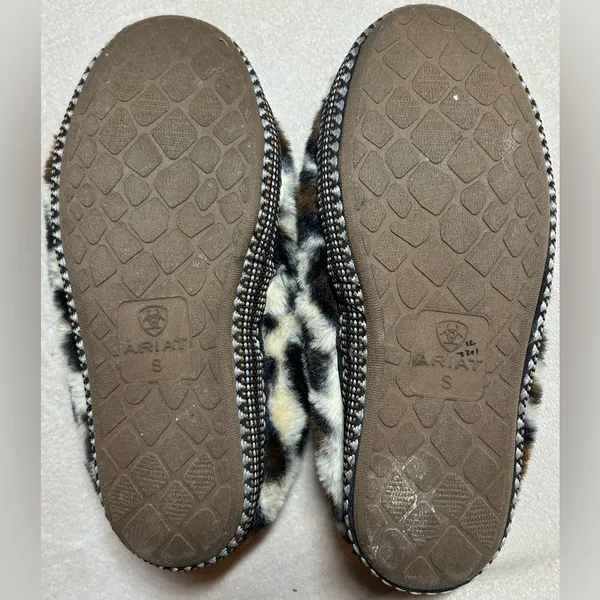 Ariat Size S Women's Snuggle Leopard Print Slipper - Image 4