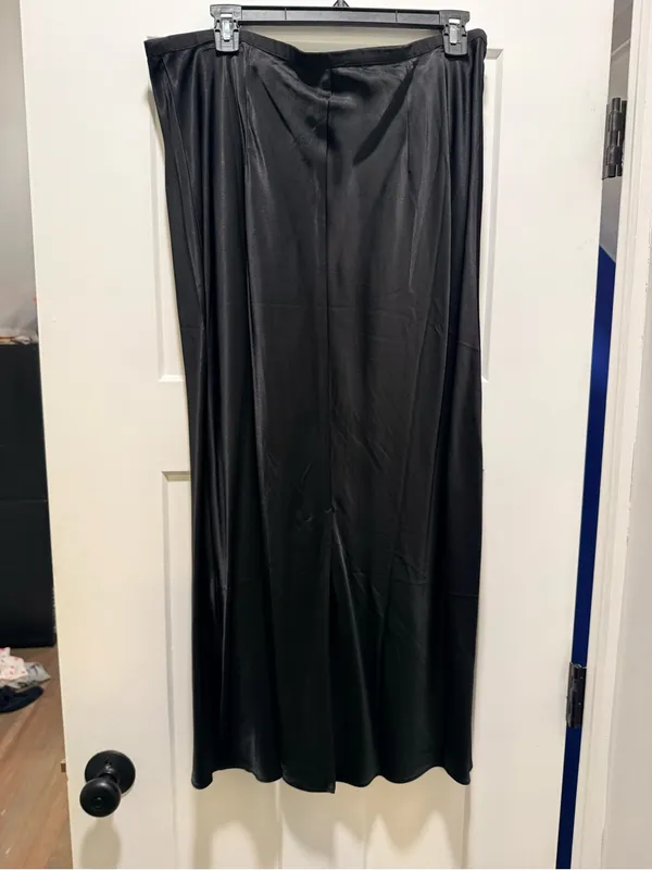 NWOT J. Crew Black New Gwyneth Slip Skirt in Viscose Charmeuse, size L - Image 4