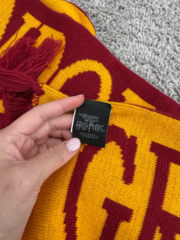 Gryffindor Scarf & Socks - Image 7