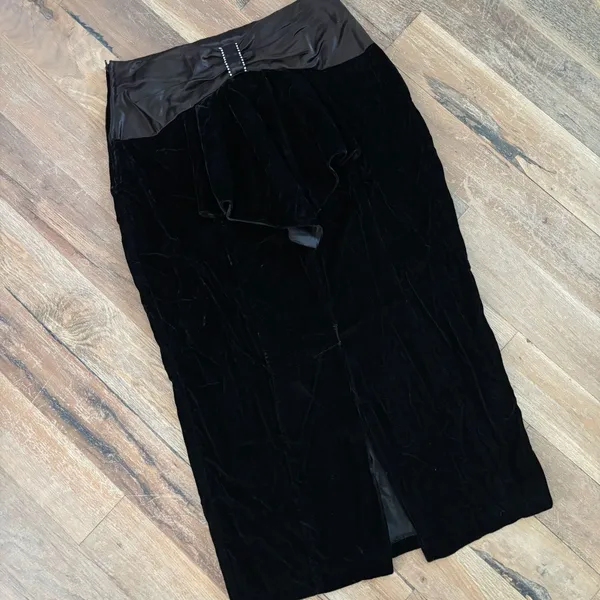 Vintage Scott Mcintosh Black Velvet Rhinestone Bow Midi Skirt - Image 2