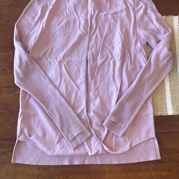 Lululemon Very comfy, sweater with back opening! Lavender, Size 4 - Image 5