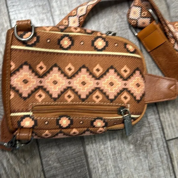 Wrangler Ladies Aztec Patterned Cross-body Bag - Image 5