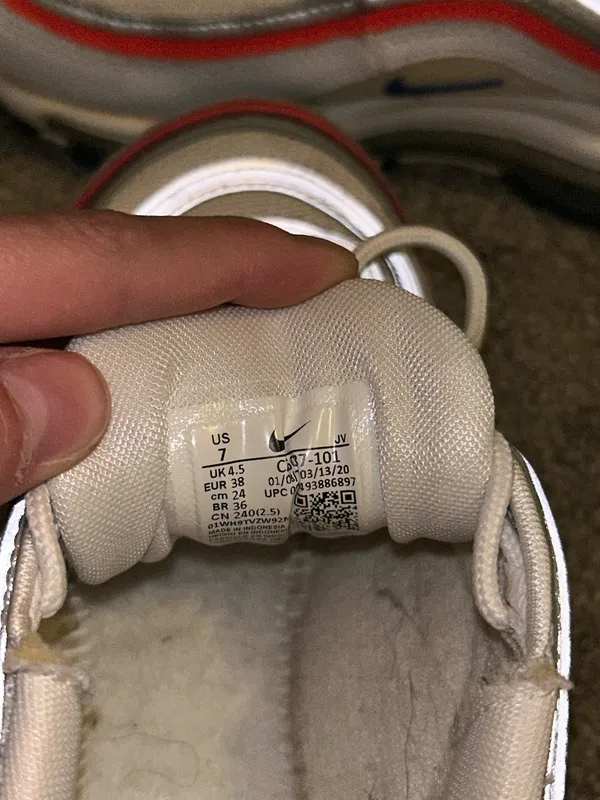 Nike Tennis Shoes - Image 3