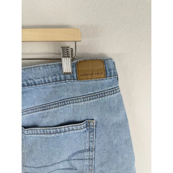 American‎ Eagle Women’s Pleated Front Moms Shorts Light Blue Wash Denim Size 20 - Image 6