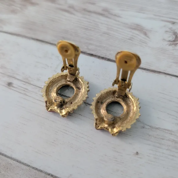 Vintage Clip On Earrings Statement Christmas Wreath Pretty 7/8" - Image 4