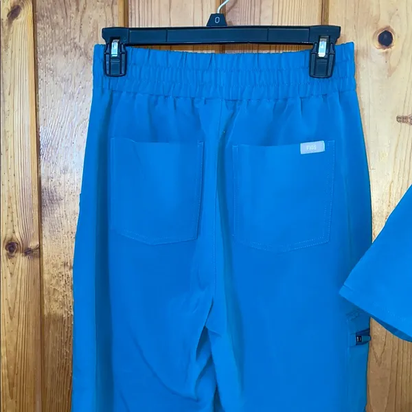 FIGS Blue Scrub Set with Zamora pants and caterinia scrub top XS/SM - Image 9