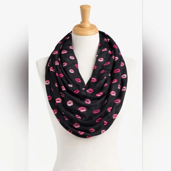 Infinity kisses scarf Black - Image 4