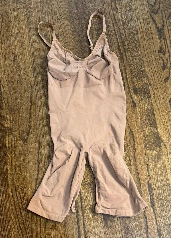 SKIMS 0106 Seamless Sculpt Mid Thigh Bodysuit US Size Small Medium - Image 2
