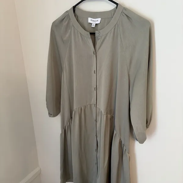 Gilli Sage Green Button Front Dress Womens Small Balloon Sleeve Tiered - Image 3