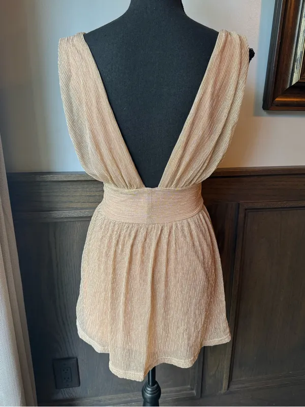 SuperDown Plunging V-Neck Sparkle Mini Dress in Rose Metallic xs nwt - Image 8