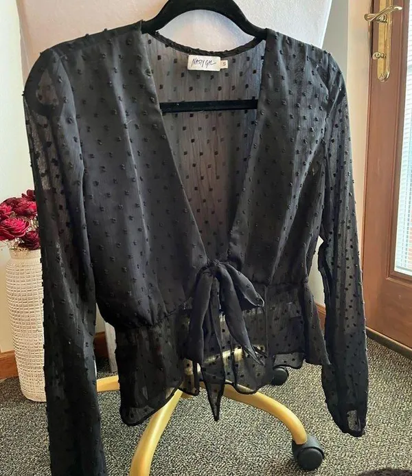 Nasty Gal front tie plunge blouse - Image 4