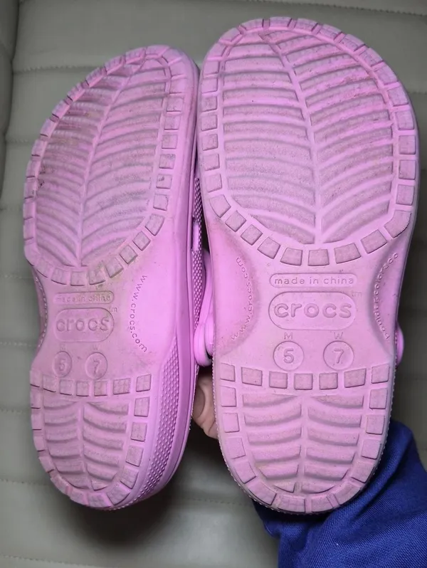 CROCS Womens 7 Clogs in Bright Pink - Image 4