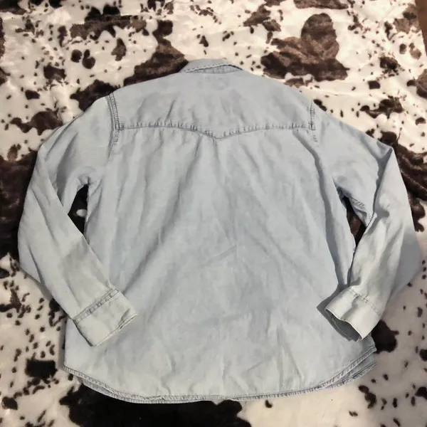 Levi’s Women Western Cowgirl Rodeo Denim Jean Shirt Shacket Jacket Top Blouse Pearl Snap Light Wash Long Sleeve Sz XL Measurement in pics - Image 6