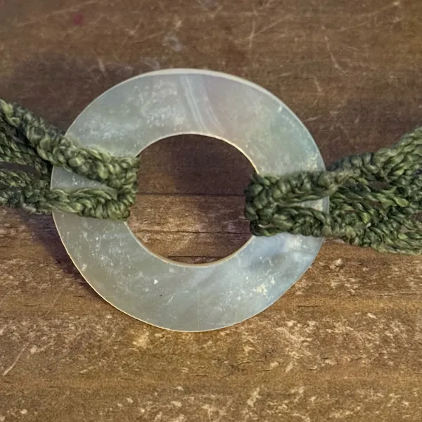 Green macrame mother of pearl choker necklace - Image 3