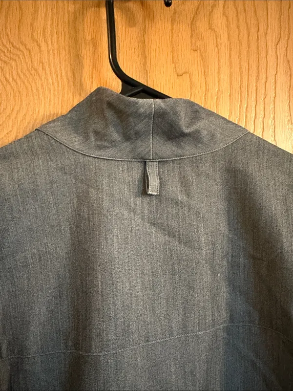 mandala Women’s‎ Gray Modern Two Pocket Scrub Jacket Small - Image 9