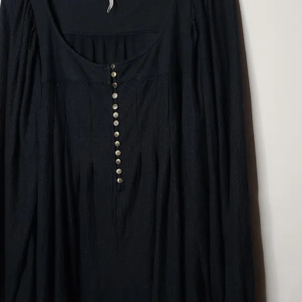 Free People boho long sleeve black scoop neck flowy pleated blouse shirt top M - Image 2