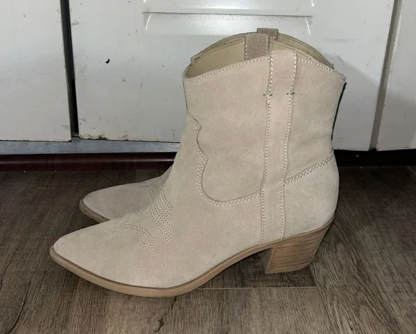DV by Dolce Vita Booties - Image 2