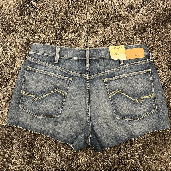 🌺NWT ARIAT HAVEN 3IN DENIM SHORTS SIZE 33🌺 - Image 3