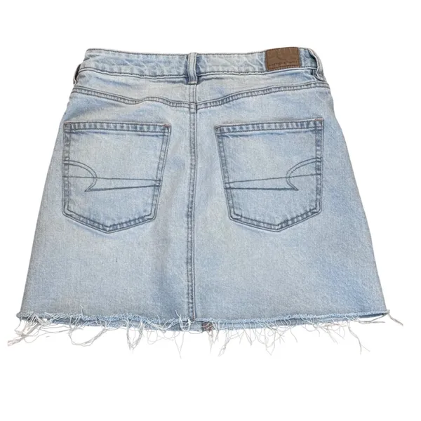 American Eagle Light Wash Denim Mini Skirt Raw Hem Blue Size 6 - Image 2