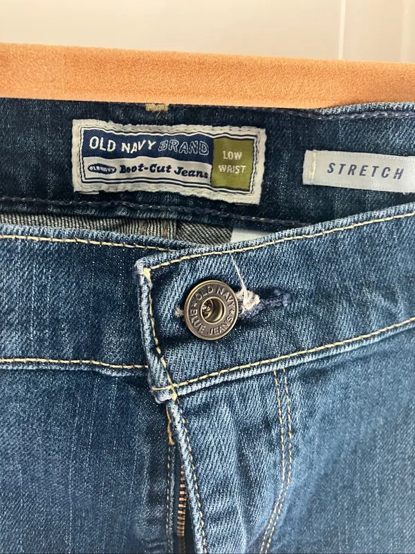 Old Navy Ladies Boot-Cut Jeans - Dark Blue with Light Wash Interior 16 Long - Image 5