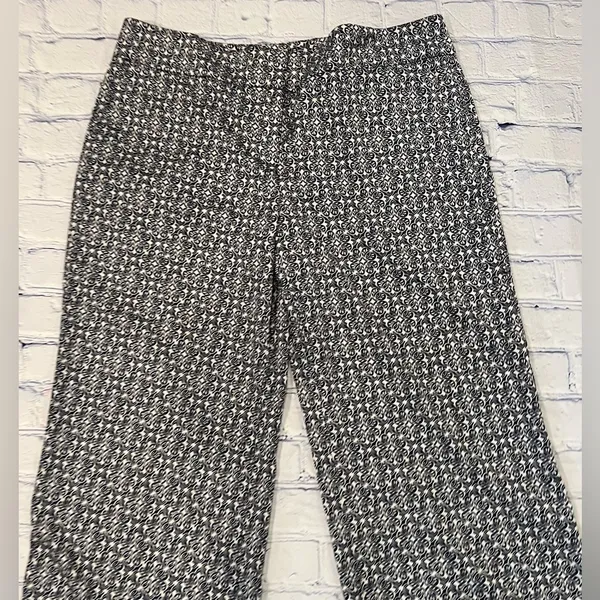 Ann Taylor Trousers silky palazzo Pant Navy Geometric Flowy size 10 - Image 2