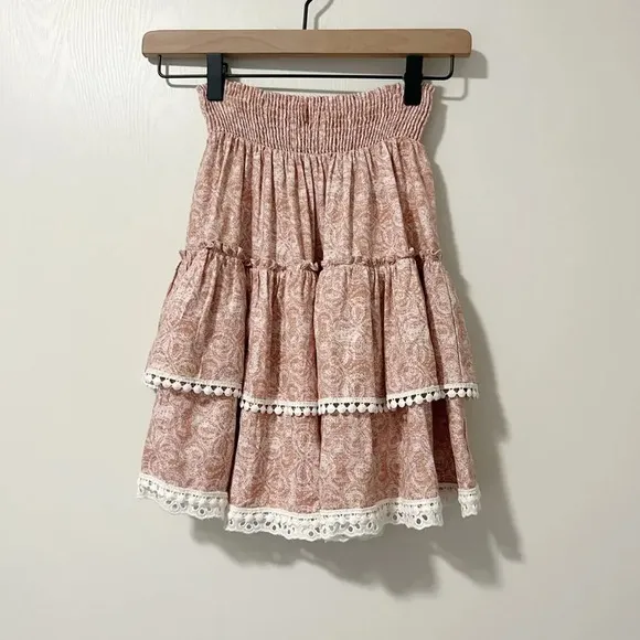 MISA Floral Tiered Mini Skirt in Pink‎ size Small - Image 2
