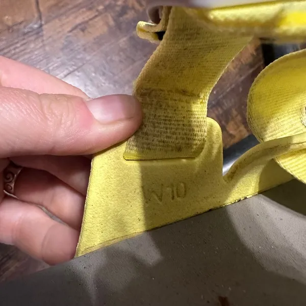 Chacos slides yellow strappy gorpcore W10 slip on sandals - Image 2