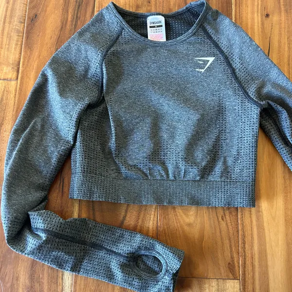 Gymshark Vital Gray Long Sleeve Crop Top - Image 2
