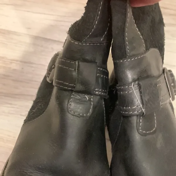 Ariat black leather/suede riding boots size 7 - Image 10