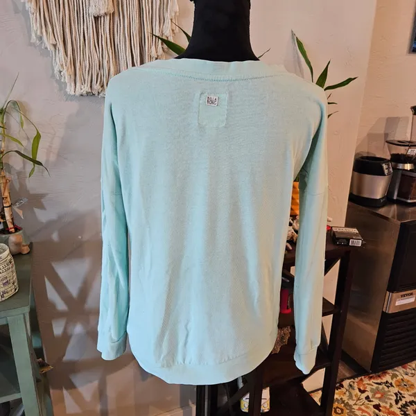 Billabong Scoop Neck Long Sleeve With Elephant Graphic size Small - Image 2