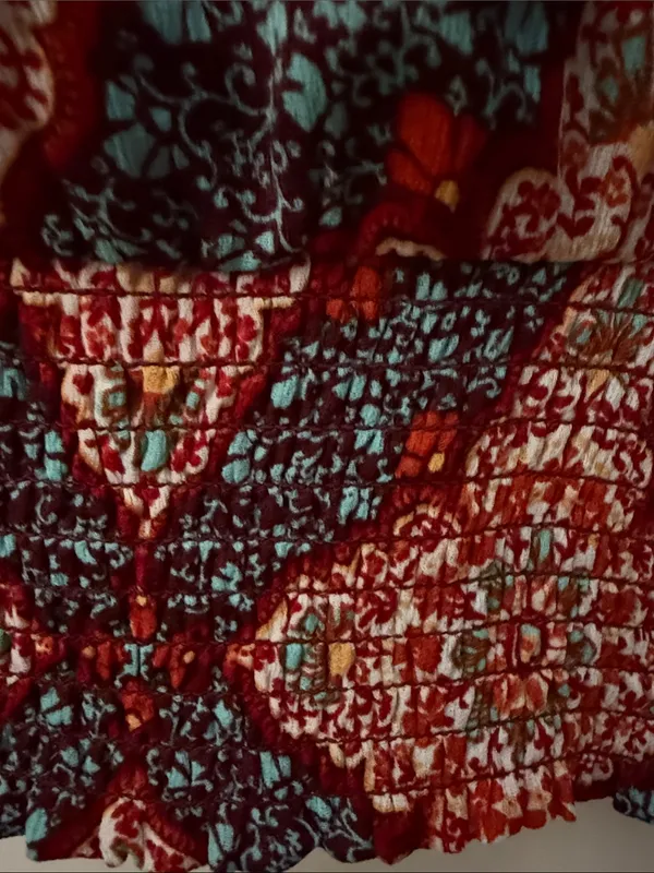 Boho V-Neck Red Floral Cropped Blouse - Image 4
