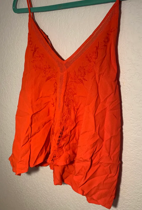 Boutique Red Flowy Tank Size M - Image 2