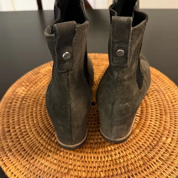 UGG Wedge boot size 11‎ women's waterproof - Image 4
