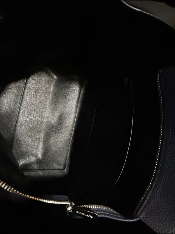 Michael Kors Navy and Black Pebbled Leather Tote - Image 14