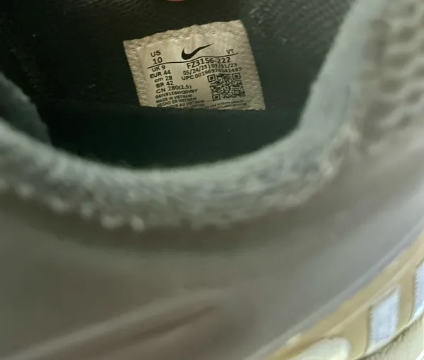 Nike Air Max Sneakers - Image 4