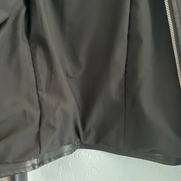 SheIn Sleek Black Vegan Leather Jacket - Image 4
