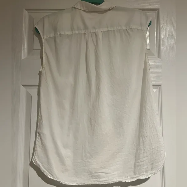 H‎ & M White Collar 5 Button Sown V Neckline Cotton Blouse Women’s Size 4 - Image 4