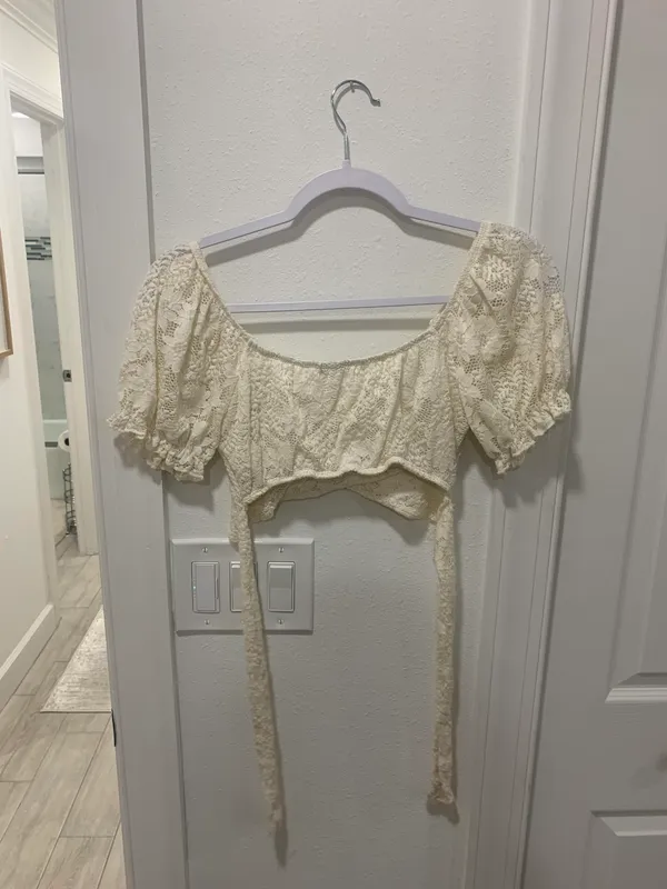 Cropped Lace Top - Image 4