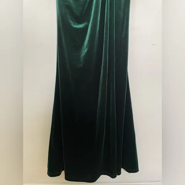 REVELRY Vera Velvet Dress in Emerald Green Size 4 | Evening | Bridesmaid Dress - Image 7