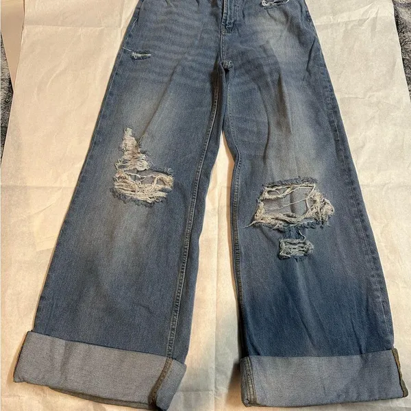 BDG Blue Relaxed Jeans with Distressed Details - Image 3