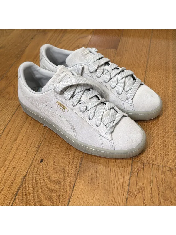 Size 8.5 US Women’s PUMA Suede Gray Suede Low Top Lace-Up Sneakers - Image 2