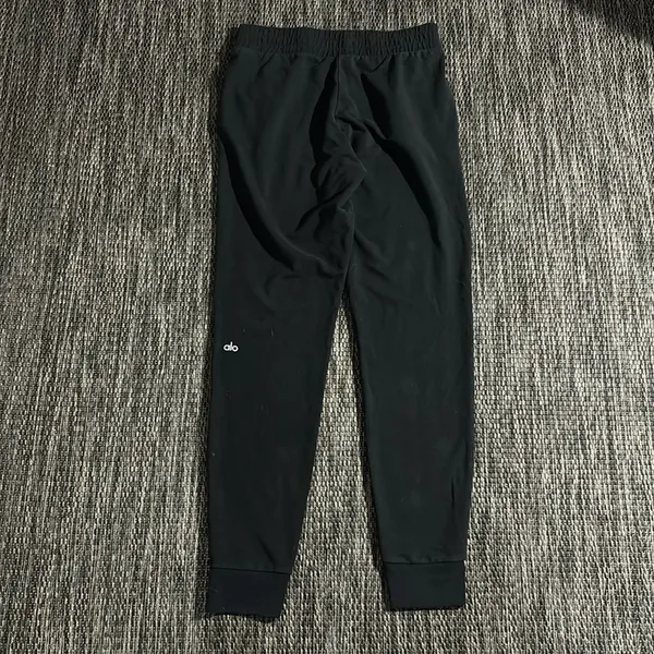Alo yoga sweatpant joggers - Image 2