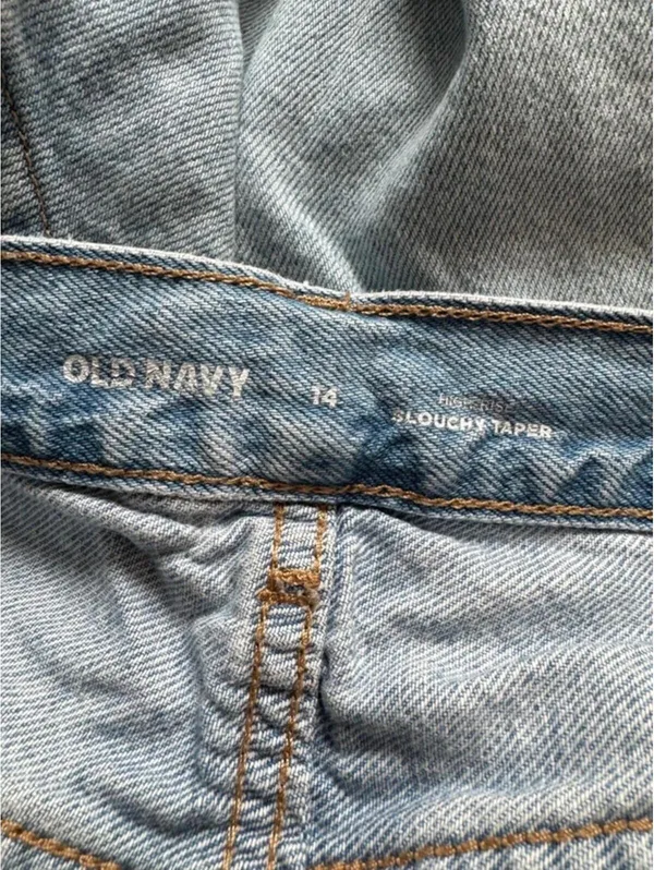 Old Navy High Rise Slouchy Taper Jeans Size 14 Light Wash Raw Hem Mom Jeans - Image 3