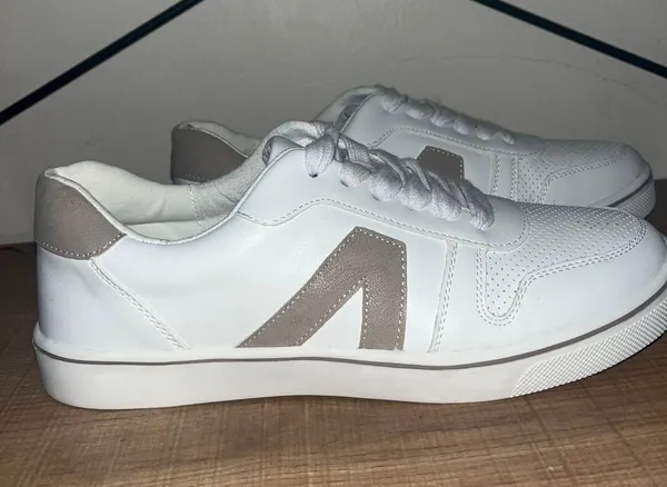 MIA Krew Sneakers - Image 4