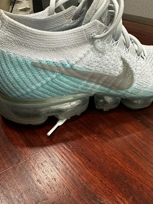 Great Nike Air VaporMax Flyknit in a white/teal colorway size 10 for women - Image 7