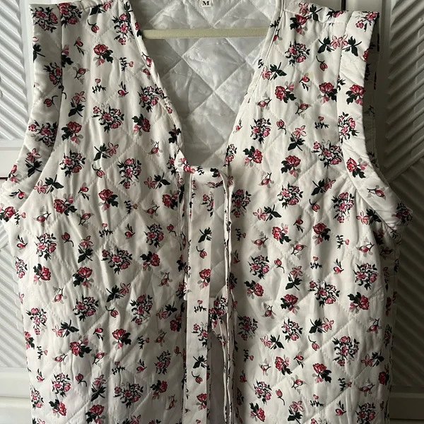 Floral Sleeveless Vest - White and Pink - Image 5