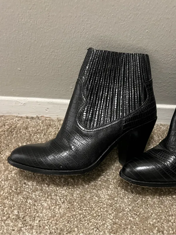 ASH IIona Pull on Heeled leather embossed ankle bootie 39‎ - Image 3
